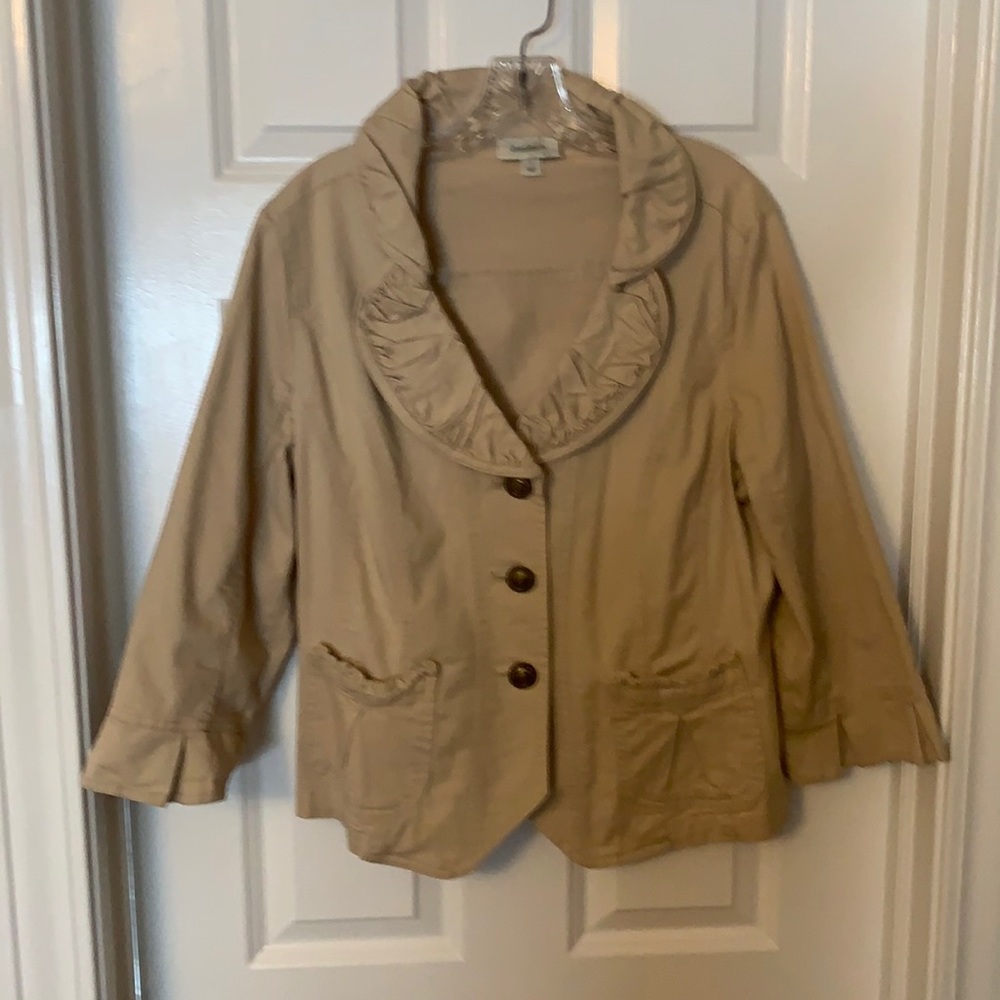 Dressbarn Women’s Large Tan Ruffled Blazer